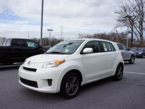 Photo Image Gallery & Touchup Paint: Scion XD in Blizzard Pearl   (070)  YEARS: 2012-2012