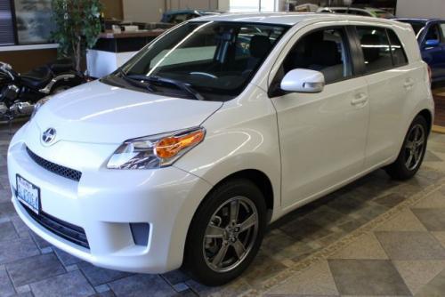 Photo Image Gallery & Touchup Paint: Scion XD in Blizzard Pearl   (070)  YEARS: 2012-2012