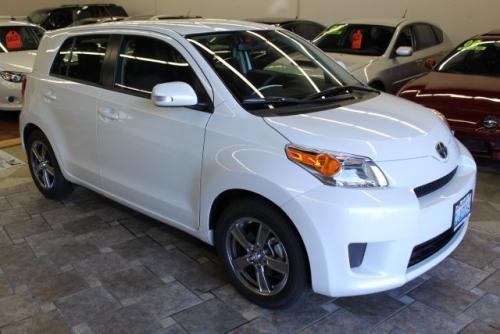 Photo Image Gallery & Touchup Paint: Scion XD in Blizzard Pearl   (070)  YEARS: 2012-2012