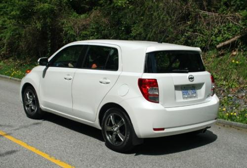 Photo Image Gallery & Touchup Paint: Scion XD in Blizzard Pearl   (070)  YEARS: 2012-2012