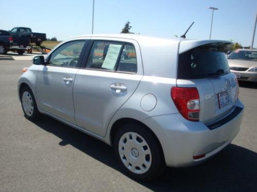 Photo Image Gallery & Touchup Paint: Scion XD in Silver Streak Mica  (1E7)  YEARS: 2008-2010