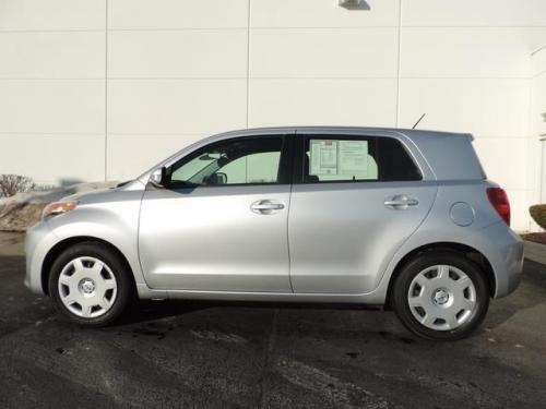 Photo Image Gallery & Touchup Paint: Scion XD in Silver Streak Mica  (1E7)  YEARS: 2008-2010
