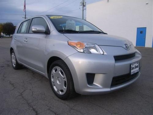 Photo Image Gallery & Touchup Paint: Scion XD in Silver Streak Mica  (1E7)  YEARS: 2008-2010