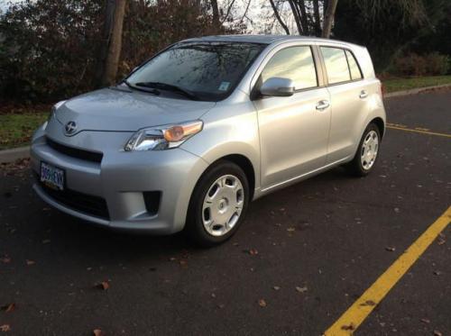 Photo Image Gallery & Touchup Paint: Scion XD in Silver Streak Mica  (1E7)  YEARS: 2008-2010