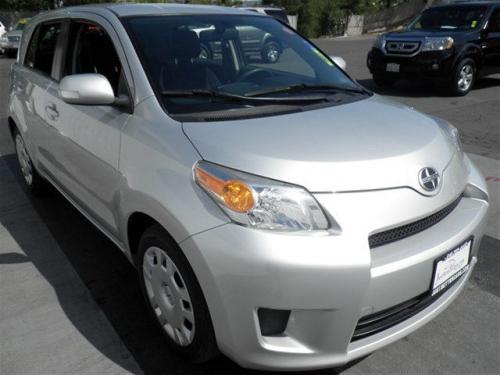 Photo Image Gallery & Touchup Paint: Scion XD in Silver Streak Mica  (1E7)  YEARS: 2008-2010