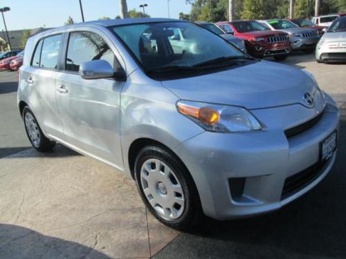Photo Image Gallery & Touchup Paint: Scion XD in Silver Streak Mica  (1E7)  YEARS: 2008-2010
