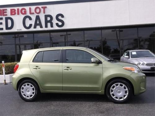 Photo Image Gallery & Touchup Paint: Scion XD in Electric Wasabi   (6U5)  YEARS: 2009-2009