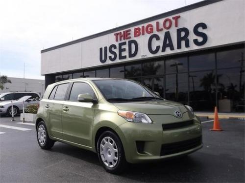 Photo Image Gallery & Touchup Paint: Scion XD in Electric Wasabi   (6U5)  YEARS: 2009-2009
