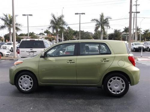 Photo Image Gallery & Touchup Paint: Scion XD in Electric Wasabi   (6U5)  YEARS: 2009-2009