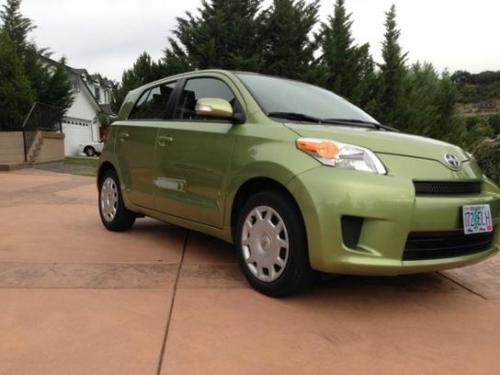 Photo Image Gallery & Touchup Paint: Scion XD in Electric Wasabi   (6U5)  YEARS: 2009-2009