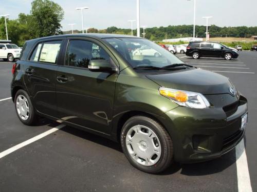 Photo Image Gallery & Touchup Paint: Scion XD in Amazon Green Metallic  (6V2)  YEARS: 2011-2012