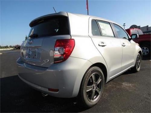 Photo Image Gallery & Touchup Paint: Scion XD in Silver Ignition   (1J8)  YEARS: 2013-2013