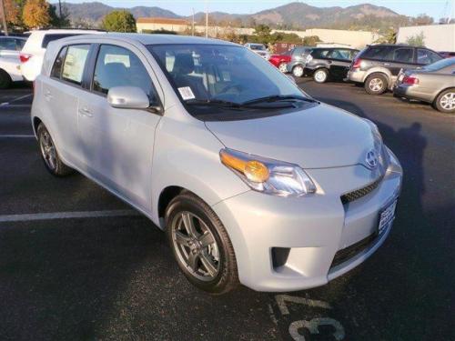 Photo Image Gallery & Touchup Paint: Scion XD in Silver Ignition   (1J8)  YEARS: 2013-2013