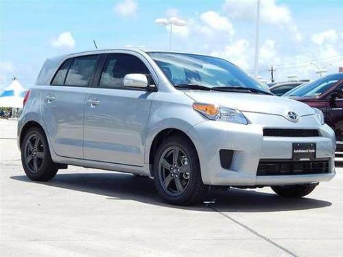 Photo Image Gallery & Touchup Paint: Scion XD in Silver Ignition   (1J8)  YEARS: 2013-2013