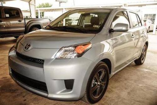 Photo Image Gallery & Touchup Paint: Scion XD in Silver Ignition   (1J8)  YEARS: 2013-2013