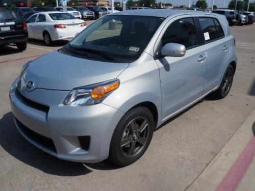 Photo Image Gallery & Touchup Paint: Scion XD in Silver Ignition   (1J8)  YEARS: 2013-2013