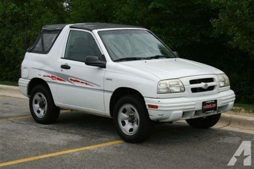 Photo of a 1999-2002 Suzuki Vitara in Polar White (paint color code 26U