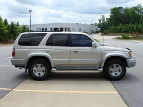 Photo of a 1999-2000 Toyota 4Runner in Desert Dune Pearl on Silver Metallic (paint color code K84