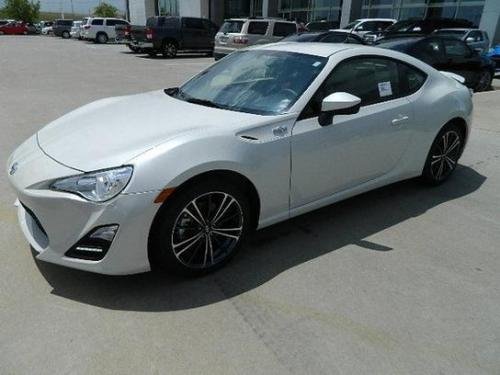 Photo of a 2013-2014 Toyota 86 in Whiteout (paint color code 37J
