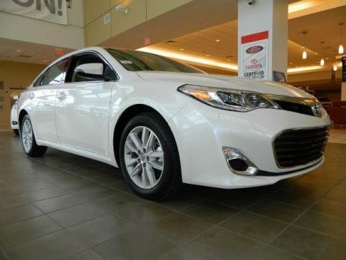Photo Image Gallery & Touchup Paint: Toyota Avalon in Blizzard Pearl   (070)  YEARS: 2013-2017