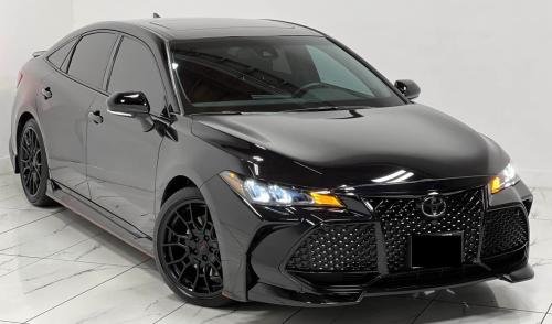 Photo of a 2019-2022 Toyota Avalon in Midnight Black Metallic (paint color code 218