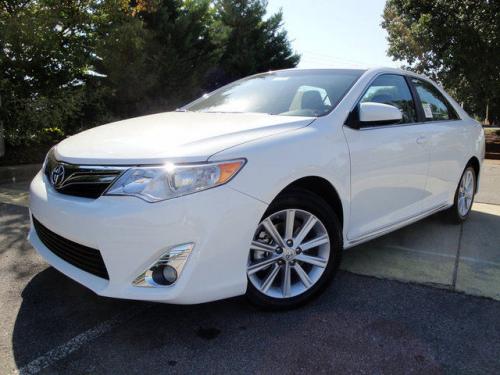 Photo Image Gallery & Touchup Paint: Toyota Camry in Super White   (040)  YEARS: 2012-2017