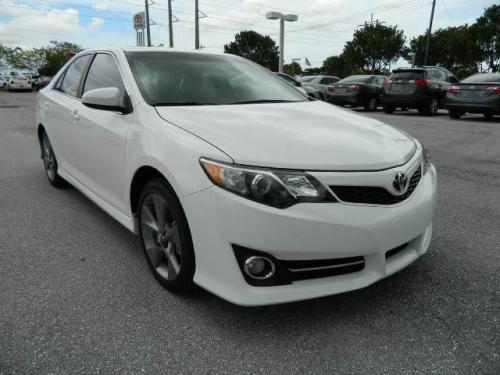 Photo Image Gallery & Touchup Paint: Toyota Camry in Super White   (040)  YEARS: 2012-2017