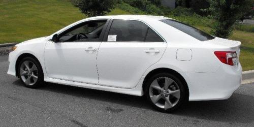 Photo Image Gallery & Touchup Paint: Toyota Camry in Super White   (040)  YEARS: 2012-2017