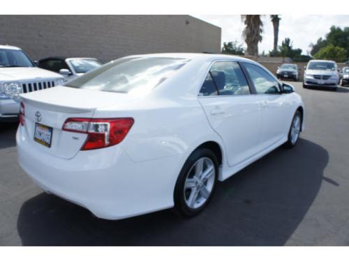 Photo Image Gallery & Touchup Paint: Toyota Camry in Super White   (040)  YEARS: 2012-2017