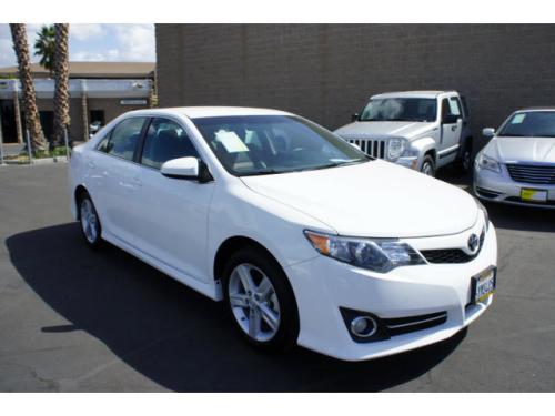 Photo Image Gallery & Touchup Paint: Toyota Camry in Super White   (040)  YEARS: 2012-2017