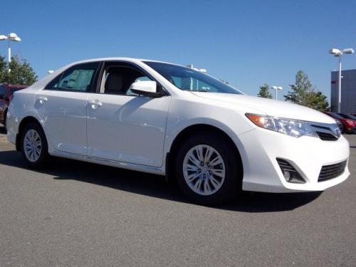 Photo Image Gallery & Touchup Paint: Toyota Camry in Super White   (040)  YEARS: 2012-2017