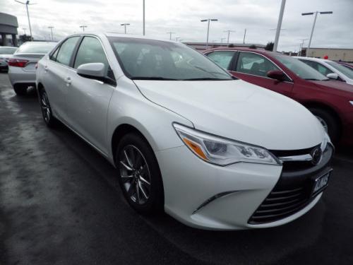 Photo Image Gallery: Toyota Camry in Blizzard Pearl   (070)  YEARS: -