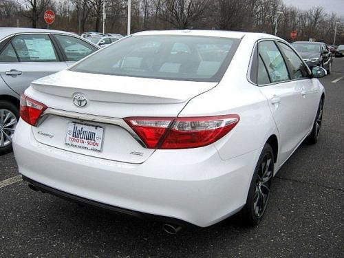 Photo Image Gallery: Toyota Camry in Blizzard Pearl   (070)  YEARS: -
