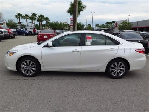 Photo Image Gallery: Toyota Camry in Blizzard Pearl   (070)  YEARS: -