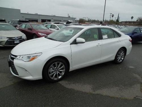 Photo Image Gallery: Toyota Camry in Blizzard Pearl   (070)  YEARS: -