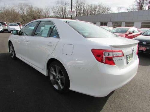 Photo Image Gallery: Toyota Camry in Blizzard Pearl   (070)  YEARS: -
