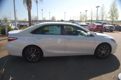 Photo Image Gallery: Toyota Camry in Blizzard Pearl   (070)  YEARS: -