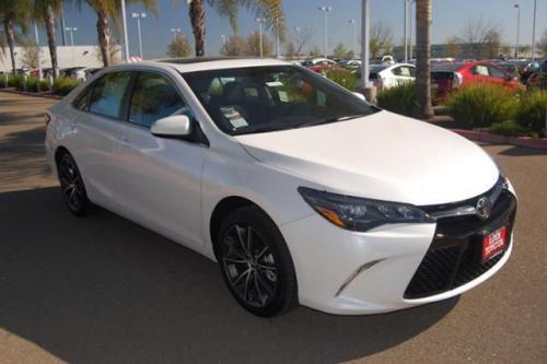 Photo Image Gallery: Toyota Camry in Blizzard Pearl   (070)  YEARS: -