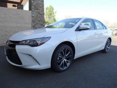 Photo Image Gallery: Toyota Camry in Blizzard Pearl   (070)  YEARS: -