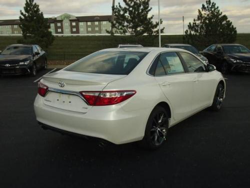 Photo Image Gallery: Toyota Camry in Blizzard Pearl   (070)  YEARS: -