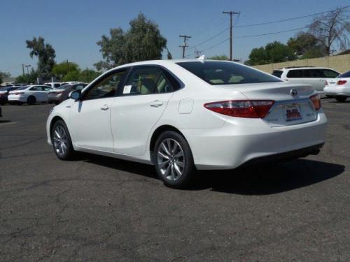 Photo Image Gallery: Toyota Camry in Blizzard Pearl   (070)  YEARS: -