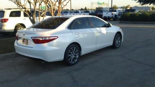 Photo Image Gallery: Toyota Camry in Blizzard Pearl   (070)  YEARS: -
