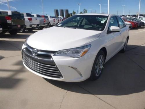 Photo Image Gallery: Toyota Camry in Blizzard Pearl   (070)  YEARS: -