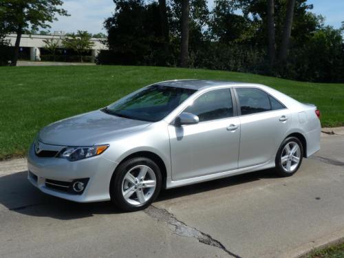 Photo Image Gallery & Touchup Paint: Toyota Camry in Classic Silver Metallic  (1F7)  YEARS: 2012-2014