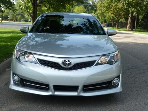Photo Image Gallery & Touchup Paint: Toyota Camry in Classic Silver Metallic  (1F7)  YEARS: 2012-2014