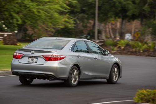 Photo Image Gallery & Touchup Paint: Toyota Camry in Celestial Silver Metallic  (1J9)  YEARS: 2015-2017
