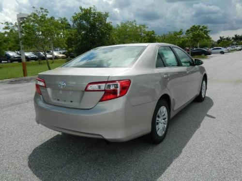 Photo Image Gallery & Touchup Paint: Toyota Camry in Champagne Mica   (5B2)  YEARS: 2013-2017