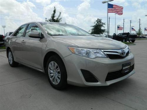 Photo Image Gallery & Touchup Paint: Toyota Camry in Champagne Mica   (5B2)  YEARS: 2013-2017