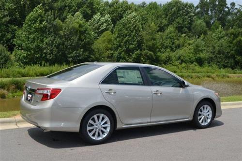 Photo Image Gallery & Touchup Paint: Toyota Camry in Champagne Mica   (5B2)  YEARS: 2013-2017