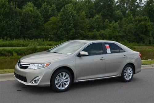 Photo Image Gallery & Touchup Paint: Toyota Camry in Champagne Mica   (5B2)  YEARS: 2013-2017